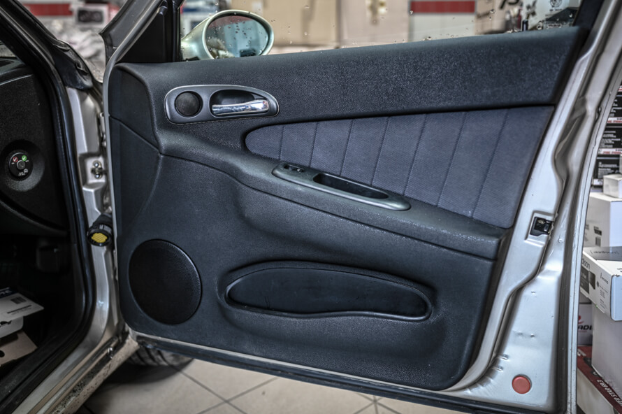 Alfa Romeo 156 - výměna reproduktorů, vytlumení dveří, montáž autorádia