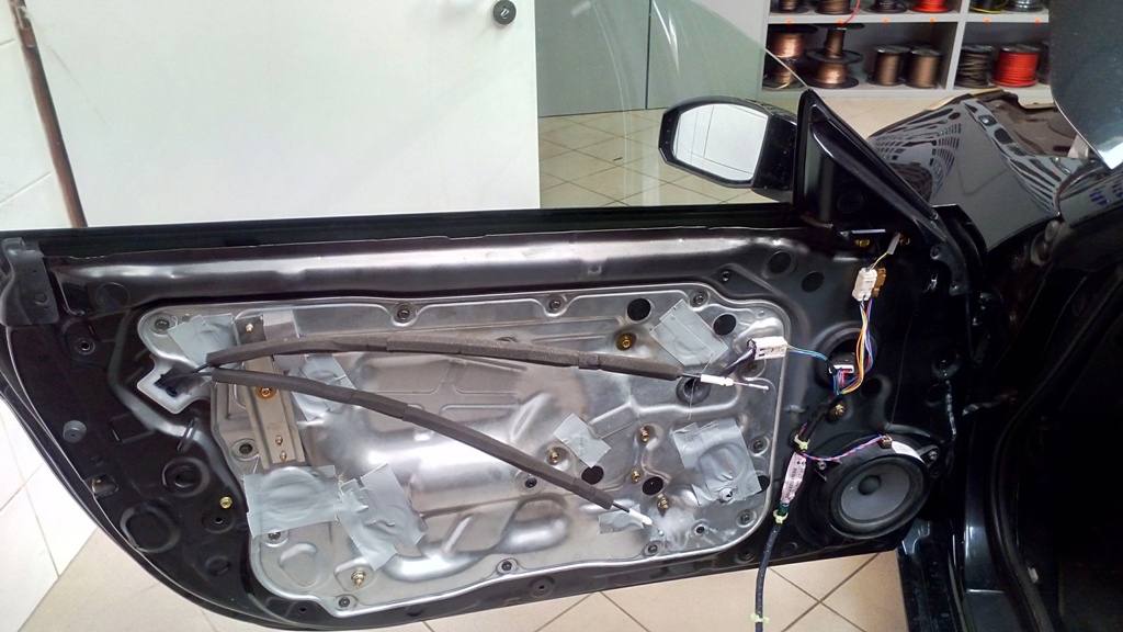 Nissan 350Z - kompletní montáž autohifi do vozidla