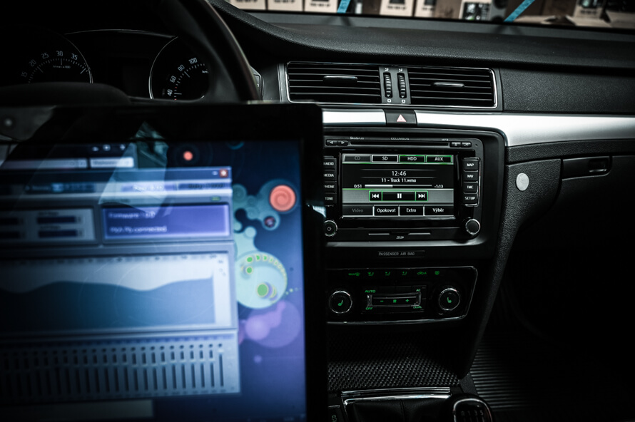 Škoda Superb 2 - vylepšení zvuku v autě díky montáži zesilovače s DSP