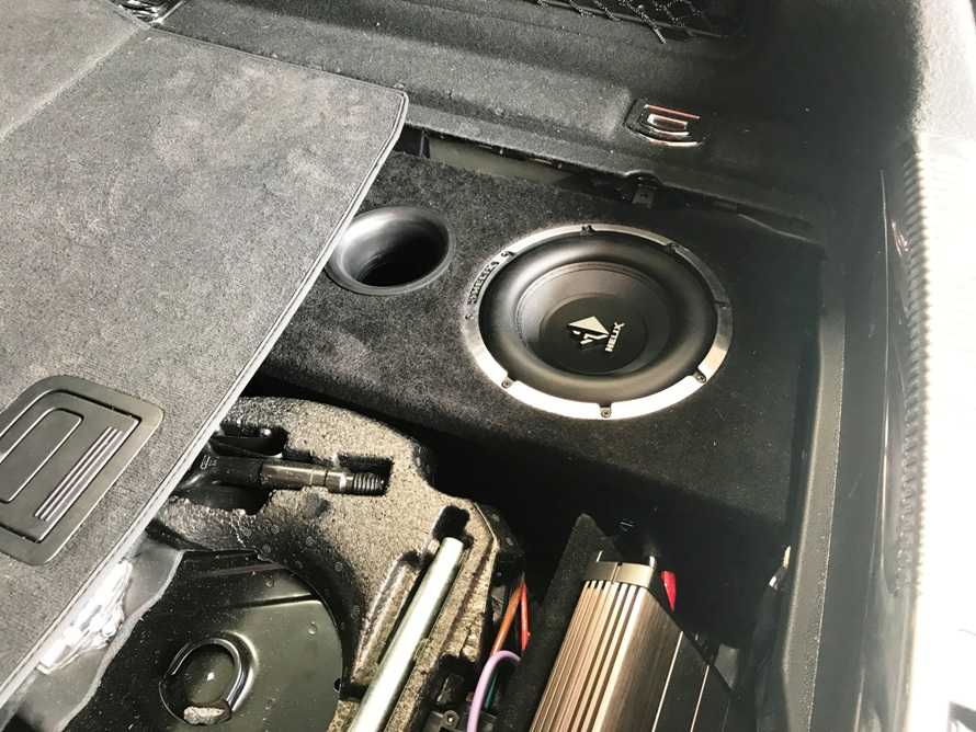 Audi A7 - výměna subwooferu a zesilovače