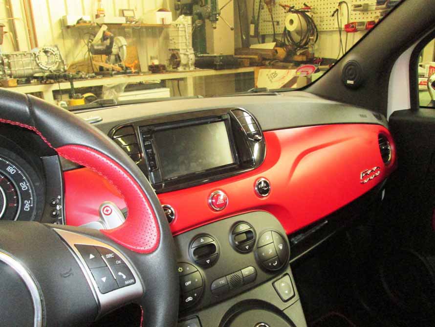 Fiat 500 Abarth - montáž autorádia, komplet autohifi a vytlumení dveří