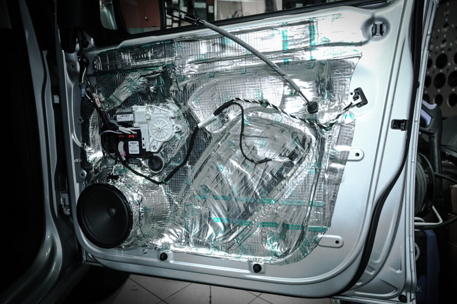 Volkswagen Caddy - odhlučnění dveří a podběhů