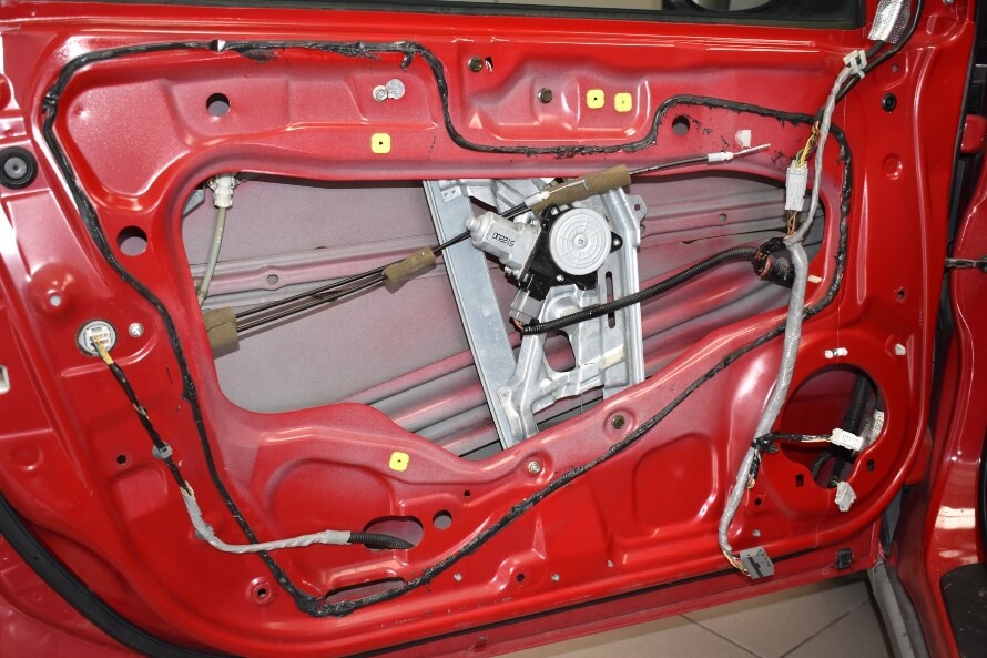 Honda Civic 8G - výměna reproduktorů, vytlumení dveří, výměna autorádia