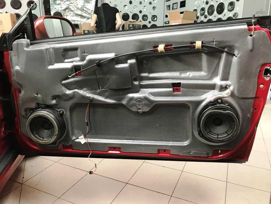 Mercedes CLK - výměna reproduktorů, vytlumení dveří