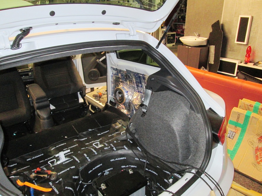 Seat Ibiza Cupra - odhlučnení vozu, montáž autohifi