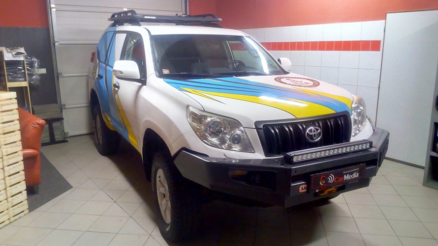 Toyota Land Cruiser - montáž parkovací kamery a navigace