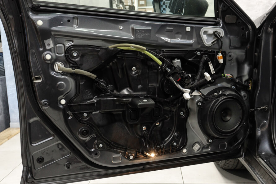 Mazda 6 - odhlučnění předních dveří