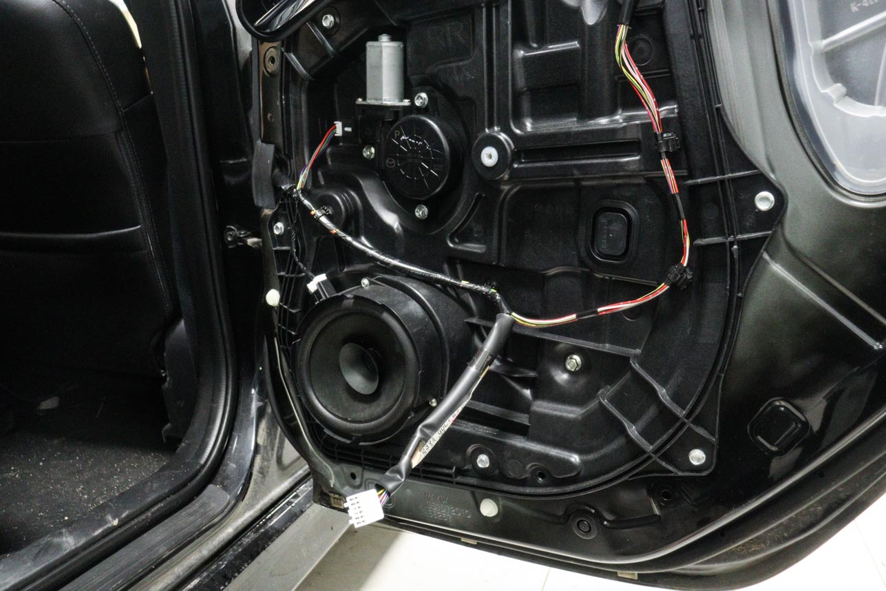 Mazda 6 GH - výměna předních a zadních reproduktorů, vytlumení dveří