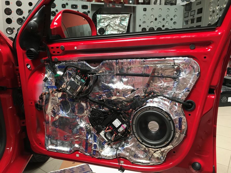 Škoda Octavia II - vytlumení dveří, výměna reproduktory