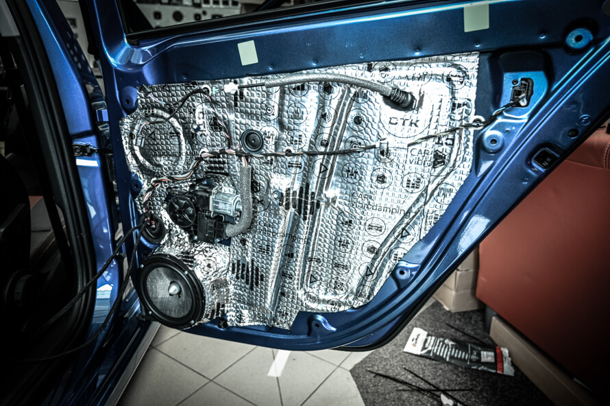 Škoda Octavia 3 - výměna reproduktorů, montáž zesilovače s DSP