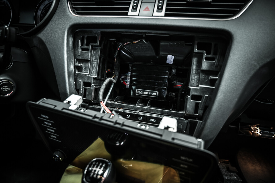 Škoda Octavia 3 - výměna reproduktorů, montáž zesilovače s DSP