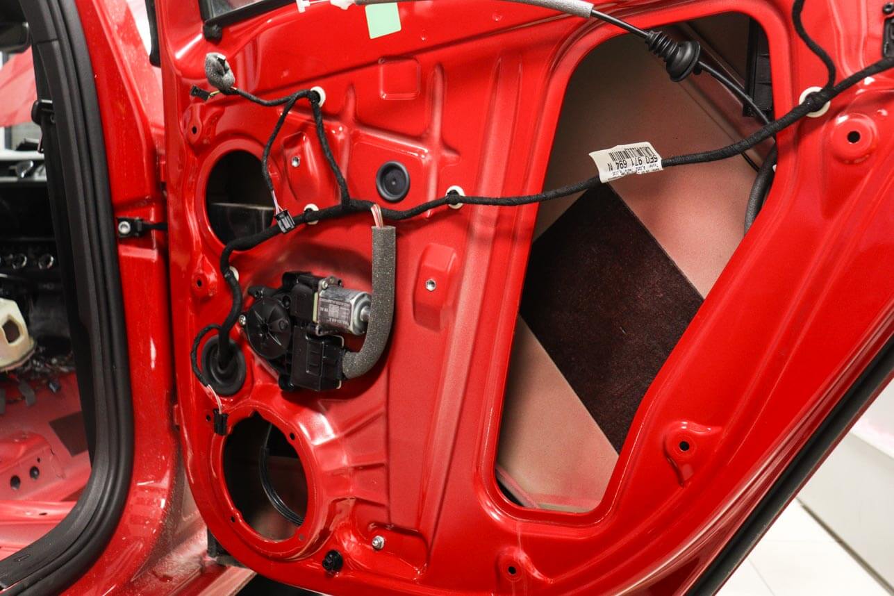 Škoda Octavia III - kompletní odhlučnění, výměna reproduktorů
