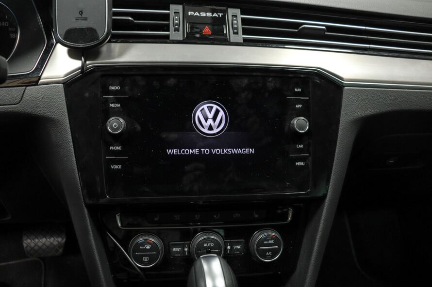 Volkswagen Passat B8 - vylepšení hudby pomocí zesilovače s DSP procesorem