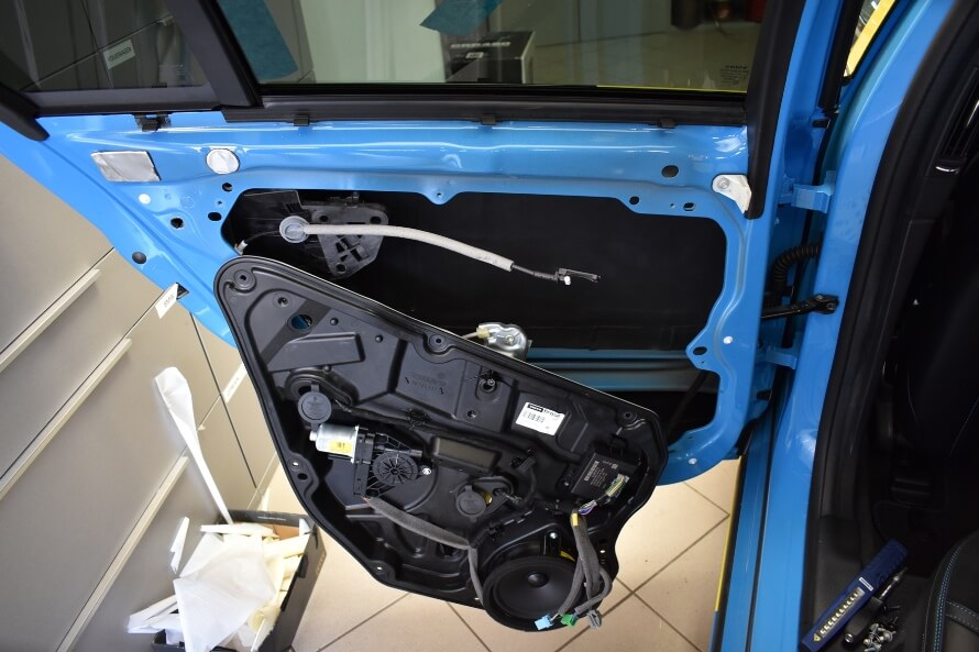 Volvo V60 - odhlučnění dveří, odhlučnění podběhů