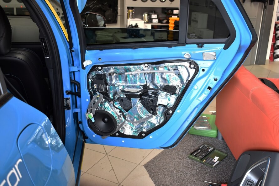 Volvo V60 - odhlučnění dveří, odhlučnění podběhů