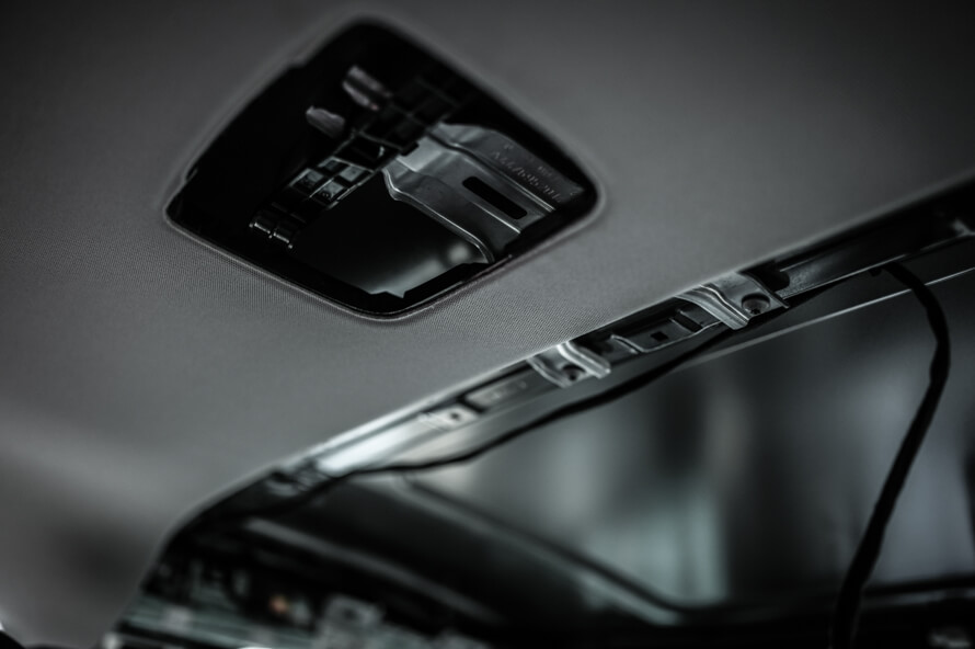 Mercedes V-Class - stropní monitor, černá skříňka