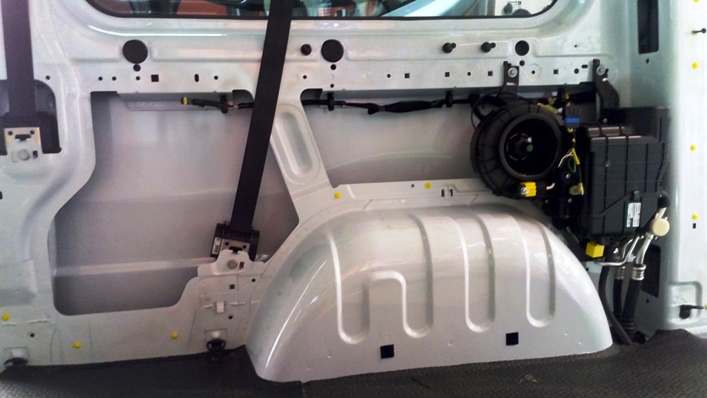 Opel Vivaro r.v.2014 - kompletní odhlučnění automobilu, montáž autorádia, reproduktorů, monitoru