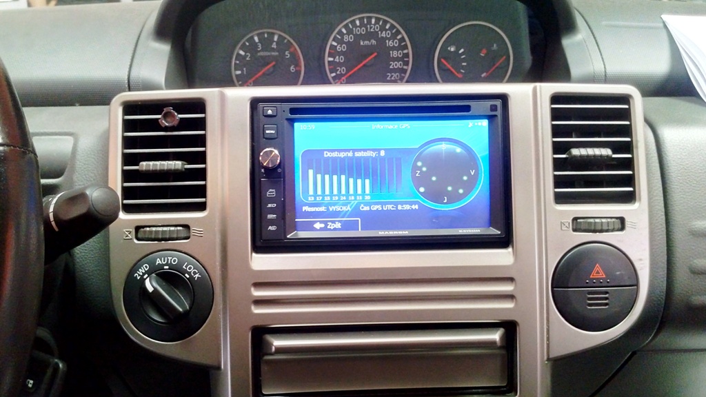 Nissan Xtrail - montáž navigační jednotky